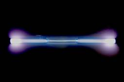 800px-Xenon_discharge_tube.jpg